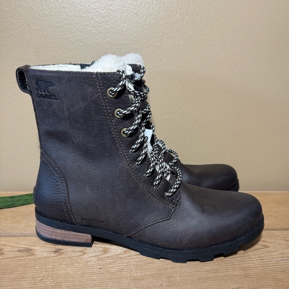 SOREL Emelie Genuine Shearling Short Lace-Up Boot 9 Blackened Brown - Picture 4 of 12